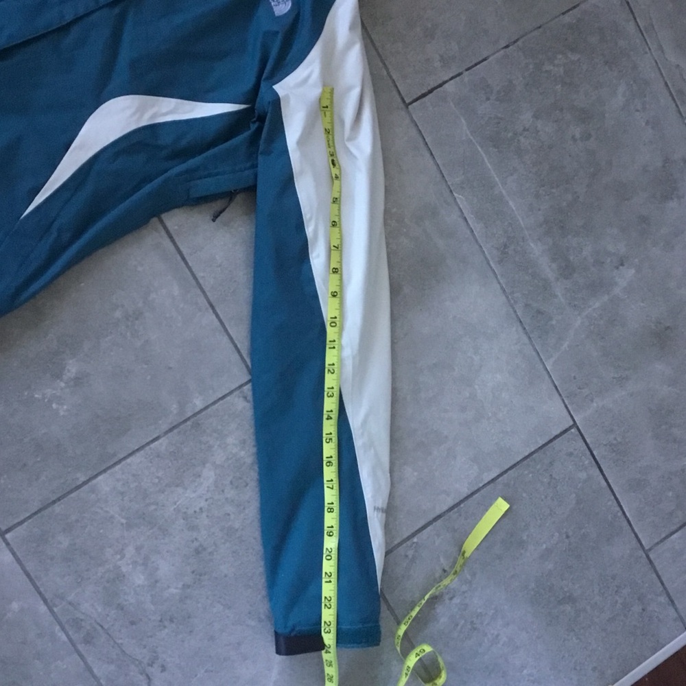The North Face Hyvent Jacket with removable hood- size M - Picture 14 of 15